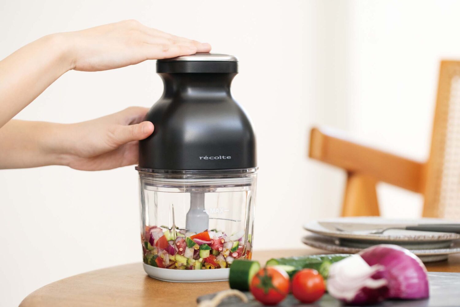 1台8役！レコルト「コードレスカプセルカッターボンヌ」はコードレスで