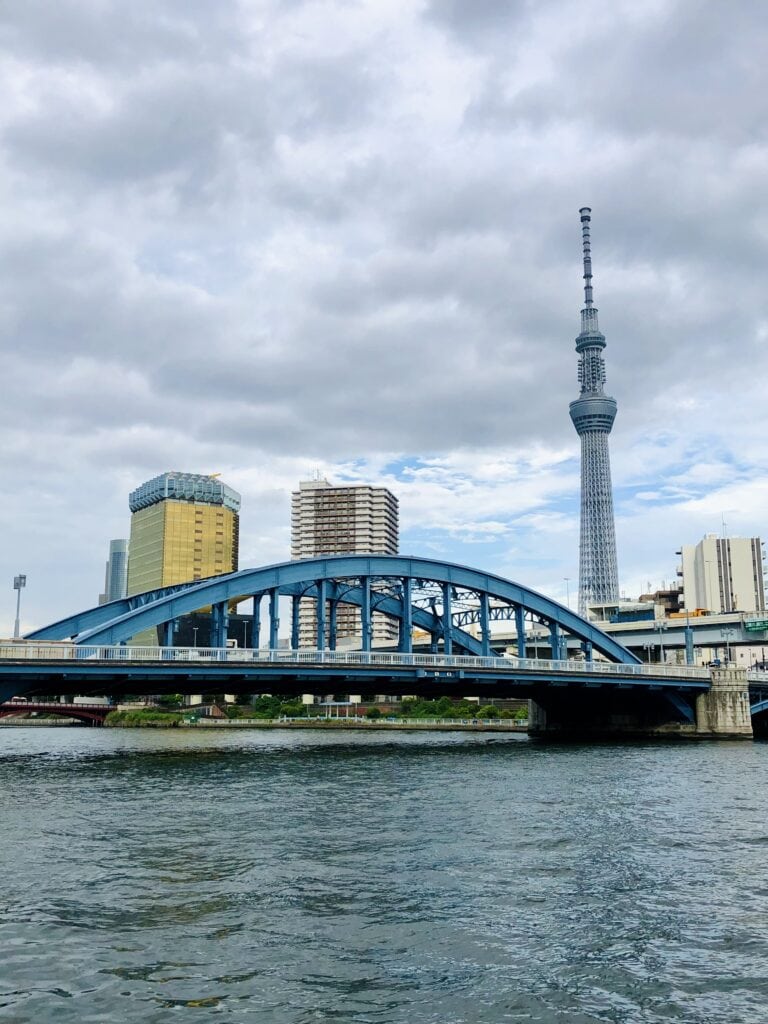 アサヒビール本社とスカイツリー