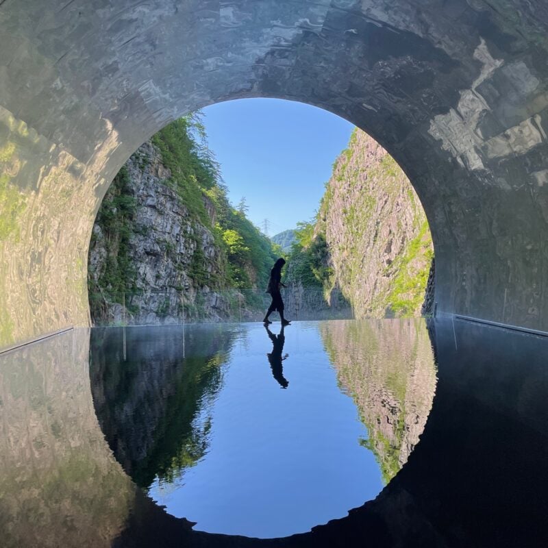 旅ライターおすすめ！水鏡に映る絶景！新潟県「清津峡渓谷トンネル」の楽しみ方＆周辺グルメ2選