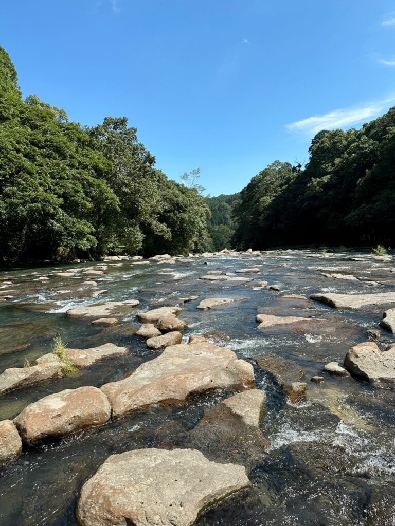 世界一の甌穴（おうけつ）「関之尾甌穴群」