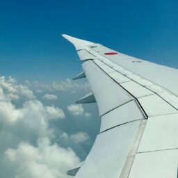 横浜行きの飛行機