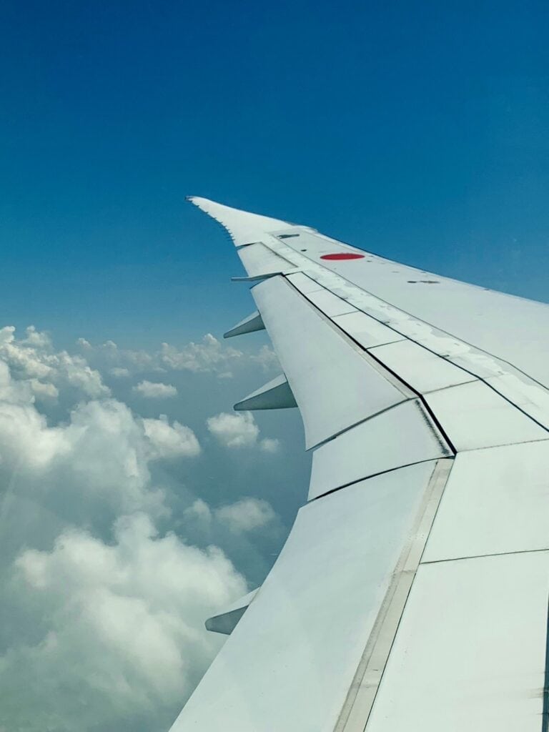 横浜行きの飛行機