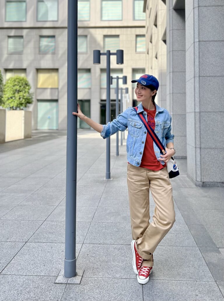 キャップ：J.PRESS Gジャン：Lee Tシャツ：OUTDOOR PRODUCTS Usual Things チノパン：BEAMS BOY スニーカー：CONVERSE