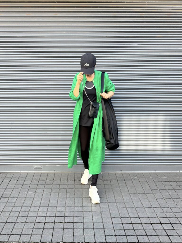 Yoga wear& Cap／ALO YOGA、Yoga bag／Lululemon、ロングシャツ／ZARA