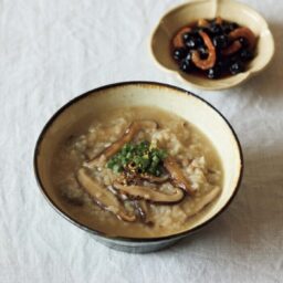 旨みが凝縮し、栄養も◎　万能な乾物を大活用！ しいたけ粥と黒豆と干しえびの甘辛漬け