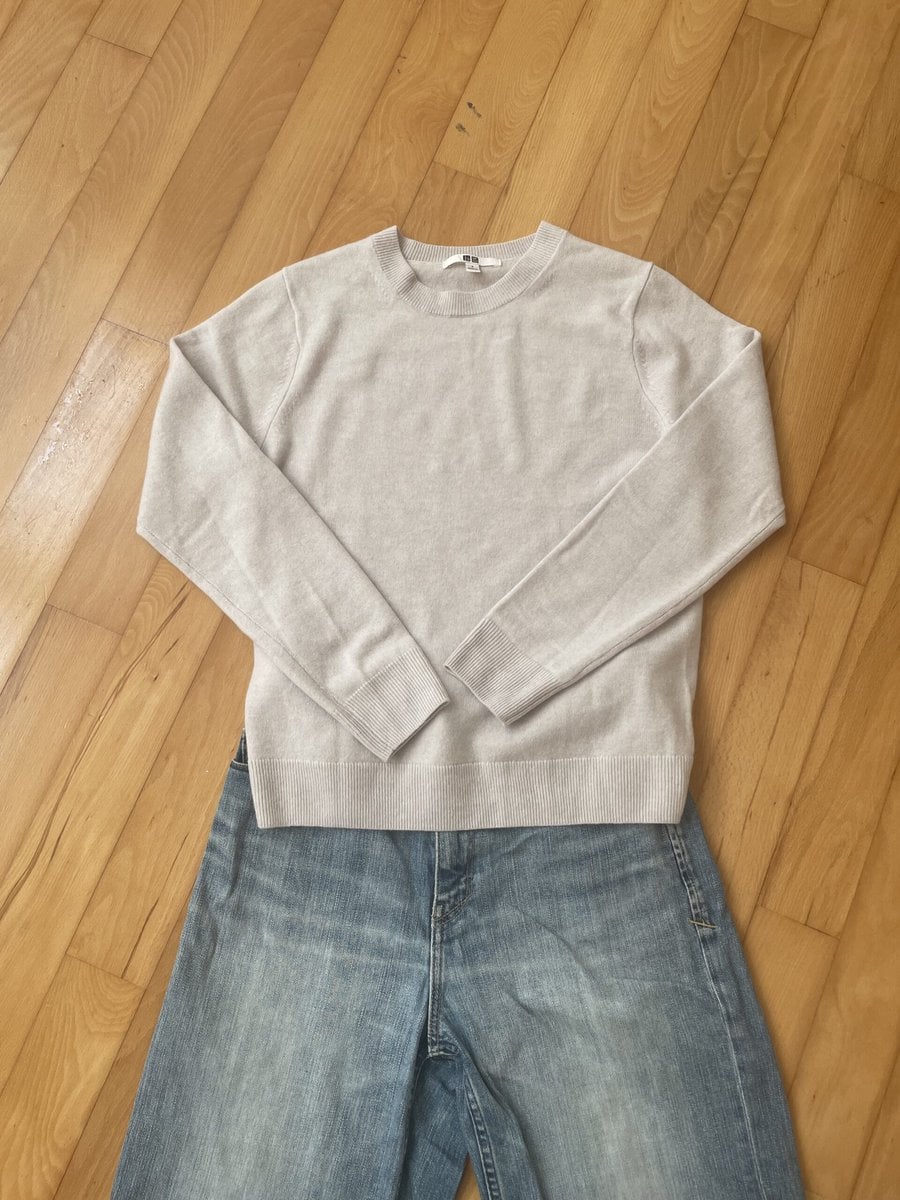 ユニクロ　カシミヤクルーネックセーター　31 BEIGE
