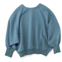 カットソー¥23,100／ハリス（金万）