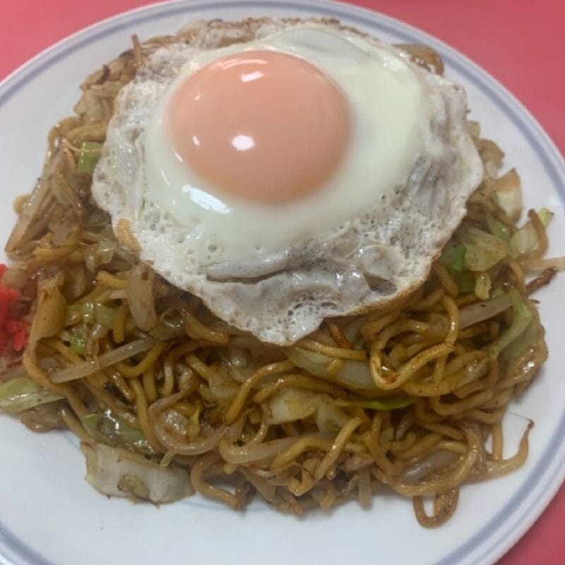 【60代ライフスタイル】B級グルメ好き必見！神奈川県「名物鉄板焼きそば専門店 かみ家」のソース焼きそばをレポート