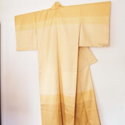 刈安（かりやす）とくちなしで多様な黄色を表現した着尺
