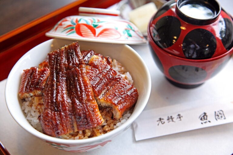 「老鰻亭 魚関」うなぎ丼 （並 4切）