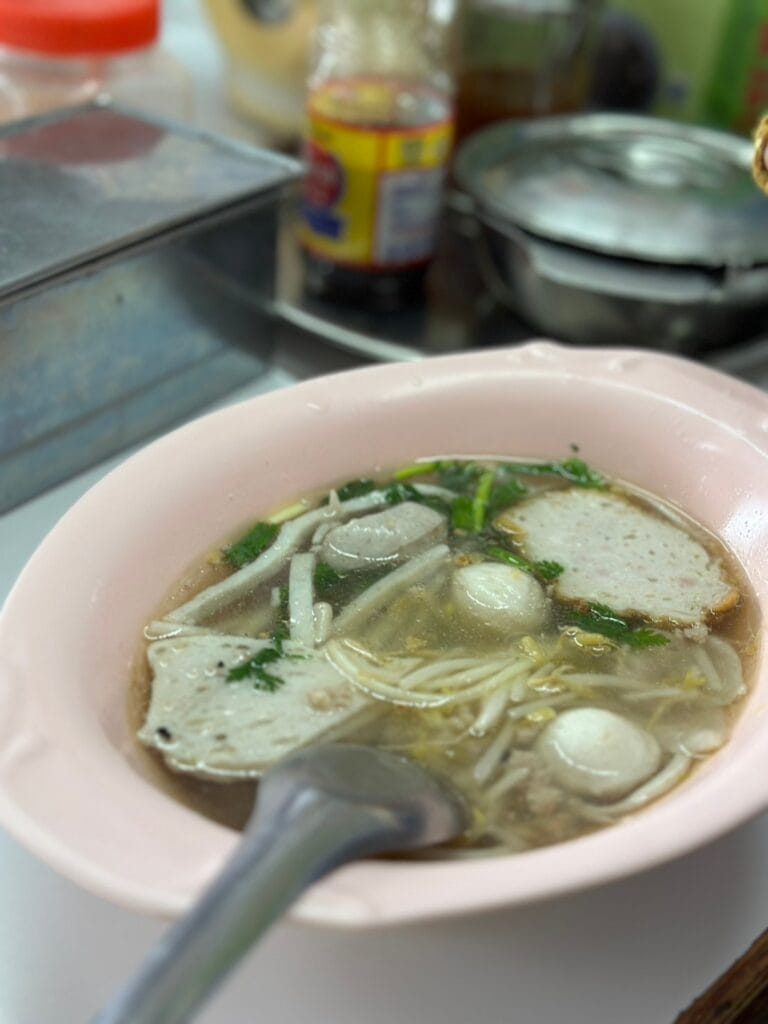 タイ・チェンマイ旅行　魚のすり身ラーメン