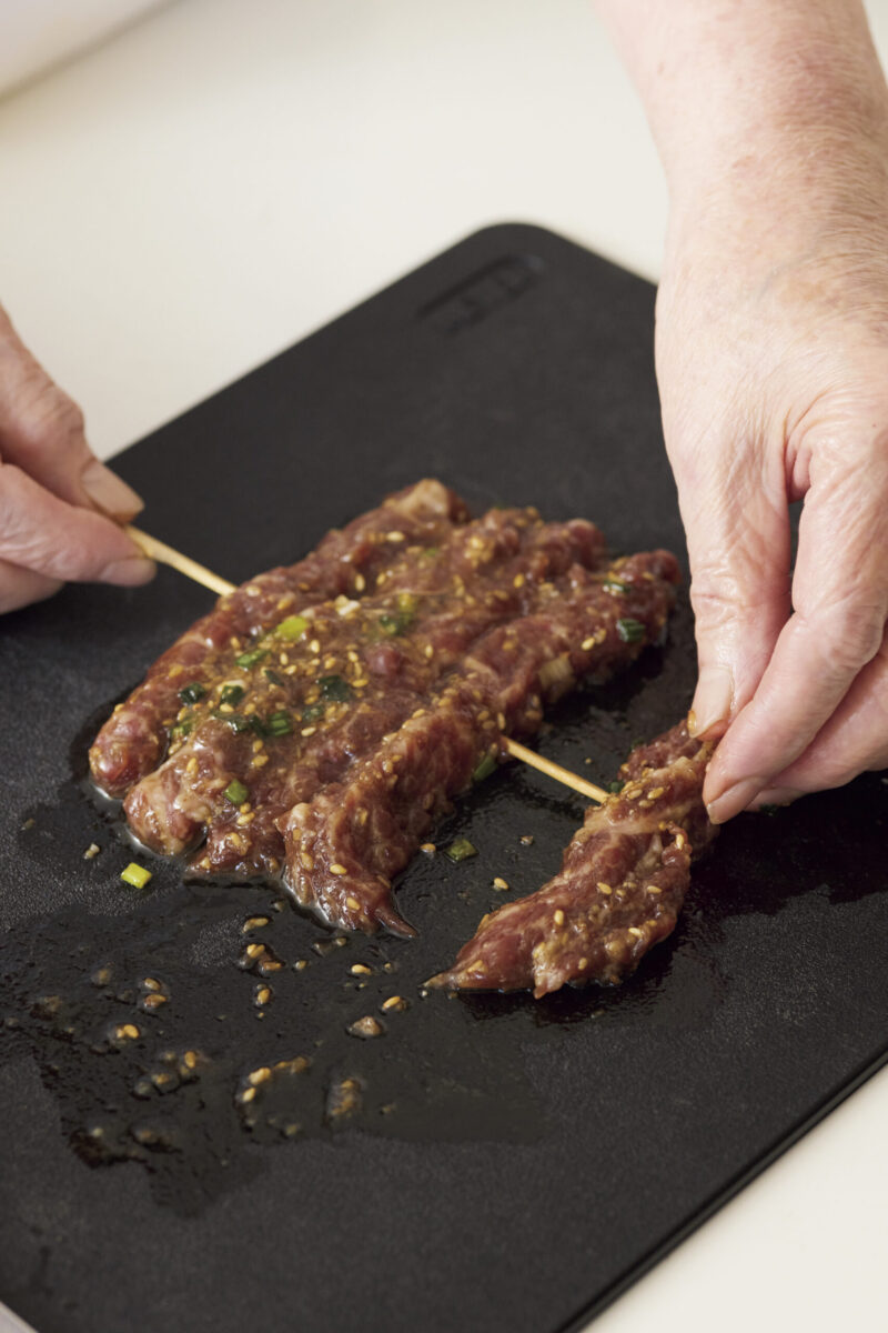 サンジョク（牛肉の串焼き）　作り方 2-a