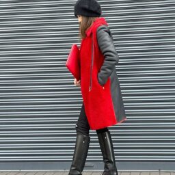 ムートンコート／BALMAIN、帽子／chapeaudo、ブーツ／Valentino、バッグ／cisei firenze tomorrowland、デニム／uniqlo