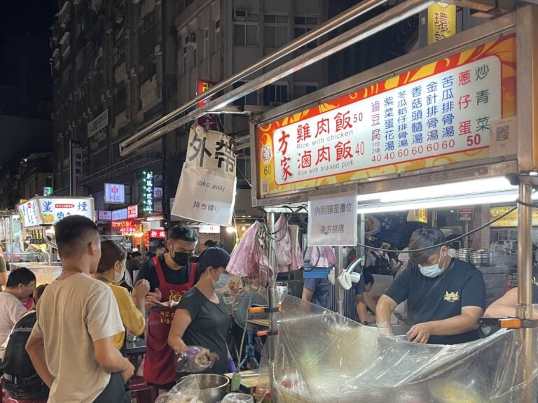 台湾　寧夏夜市　方家鶏肉飯