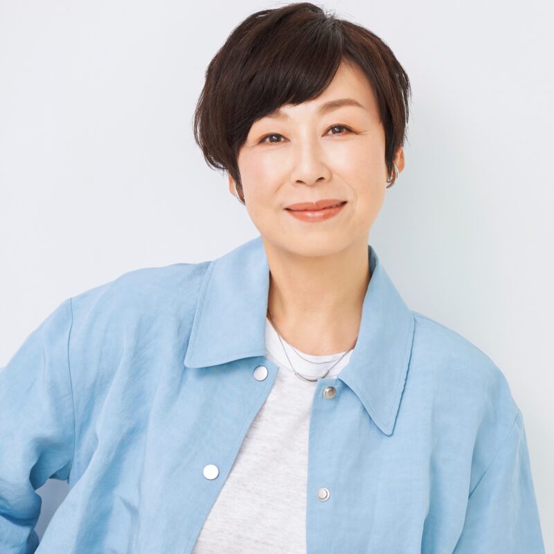 【60代メイク】大人の化粧直しには“スティックファンデ”がおすすめ！ メイクしたてが復活する簡単テクを山本浩未さんがレクチャー！