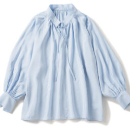 ブラウス¥6,600／エルーラ（アダストリア カスタマーサービス）