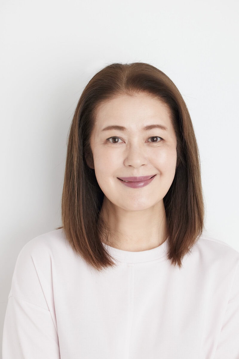 程よくボリュームのある自然なストレートに