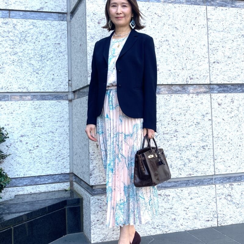 【60代お手本スナップ】「白×ペールトーン」のイタリアインポートワンピースで春気分を楽しむ♪