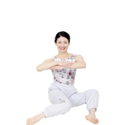 両膝を倒す