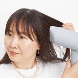【使ってみました】30,000 円以下で機能は充分。うねりのないなめらか髪に