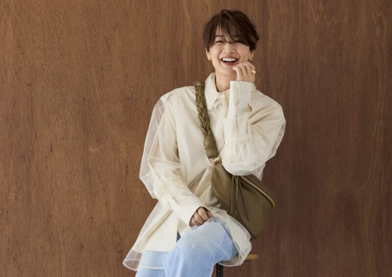 【富岡佳子さんスペシャルインタビュー中編】あらゆる洋服を着続けてきた富岡さんの“マイ定番”と今春“挑戦したいアイテム”とは？