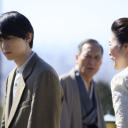 映画『国宝』より喜久雄（吉沢亮）と育ての母・幸子（寺島しのぶ）、育ての父で歌舞伎役者の花井半二郎（渡辺謙）