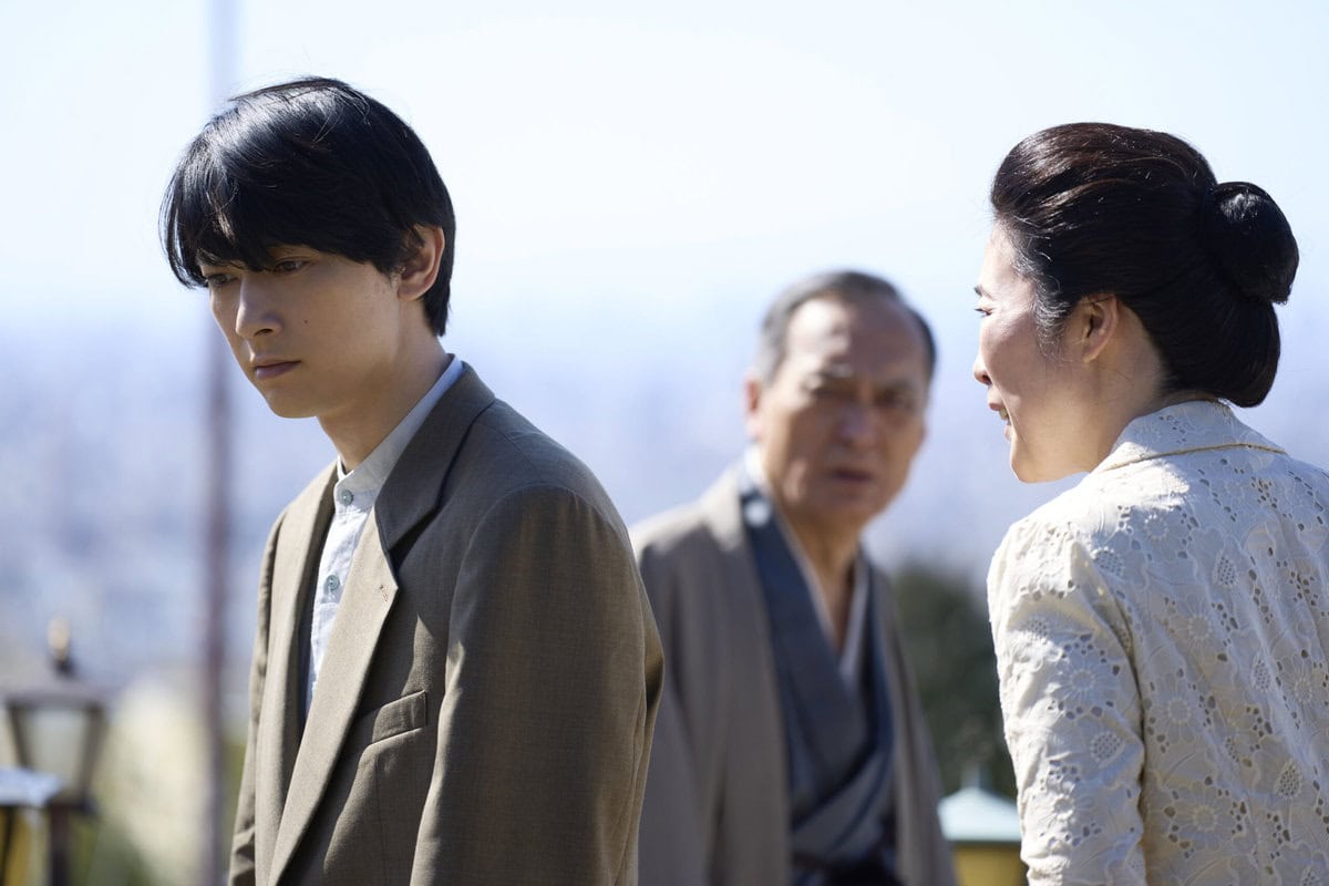 映画『国宝』より喜久雄（吉沢亮）と育ての母・幸子（寺島しのぶ）、育ての父で歌舞伎役者の花井半二郎（渡辺謙）