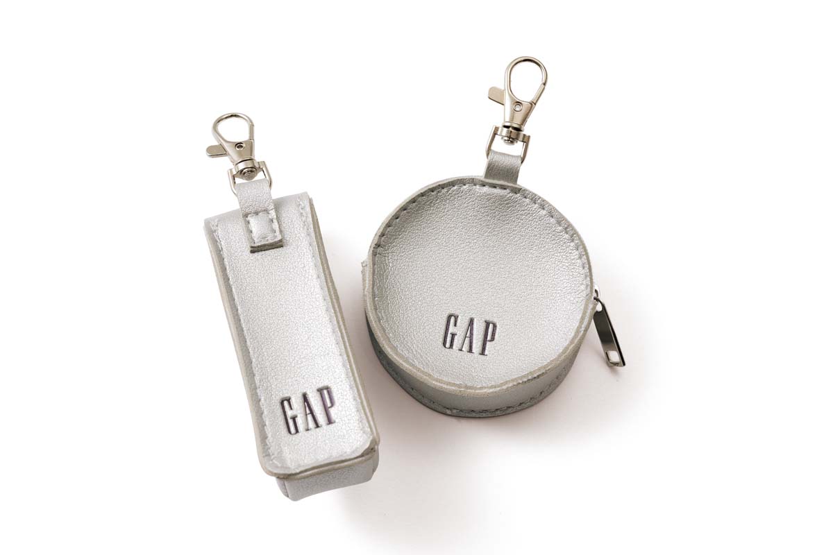 『素敵なあの人』2025年8月号特別付録「GAP」コラボ「ミニポーチつきスマホショルダーバッグ」のリップポーチとマルチポーチ