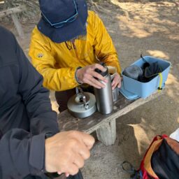 油山の山頂でおにぎりとコーヒーをいただきました