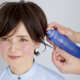 【4】動きを出したい部分はスプレーをシュッと
