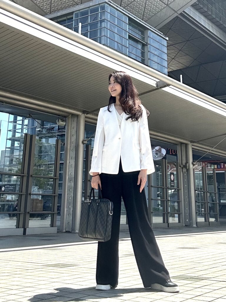 桜井智子さんのジャケットコーデ