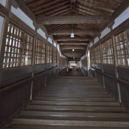 「七堂伽藍」など多くの建物をつなぐ回廊。