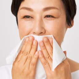 リップもティッシュで押さえるだけで美しさが持続