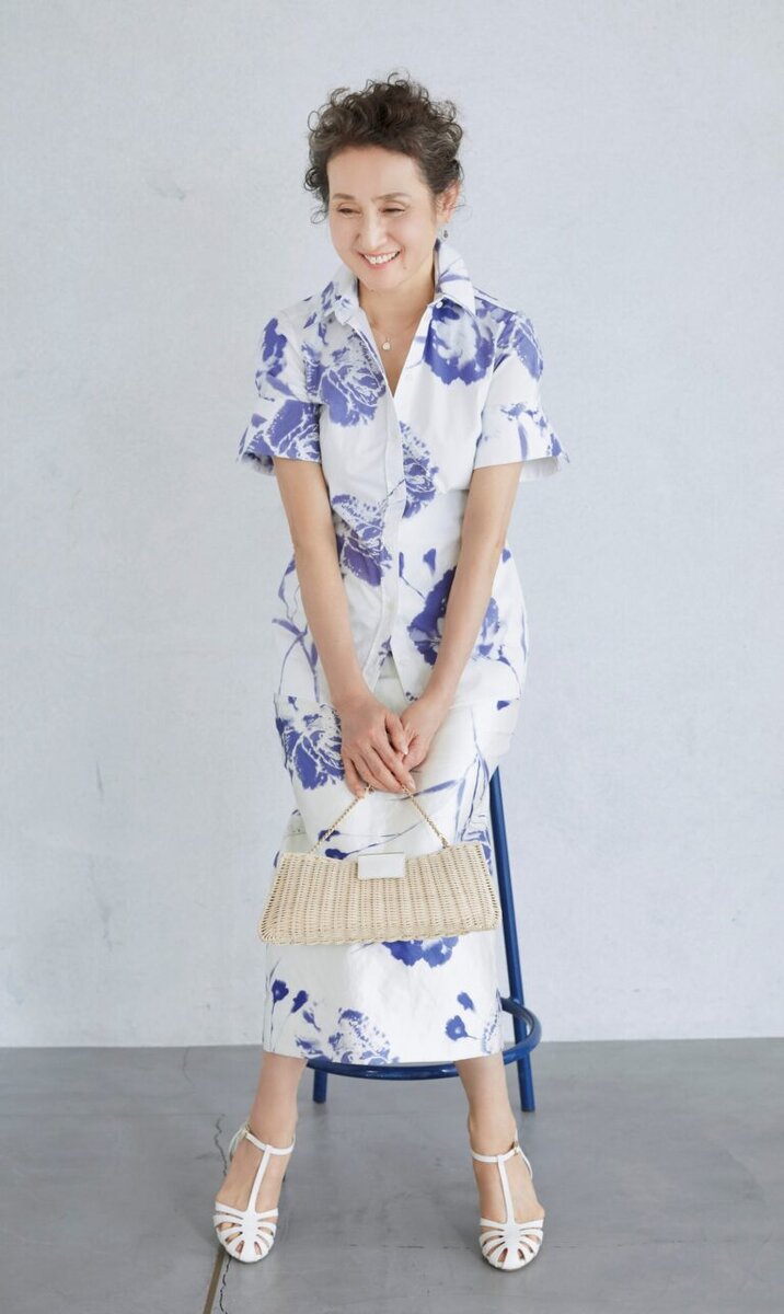 【第8位】【60代ファッション】この春は“モダンな花柄”で決まり！スタイリスト坂本久仁子さんが提案する大人の花柄コーデ2選！