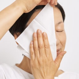 下地の後、ティッシュオフ。まずは広い面から-2