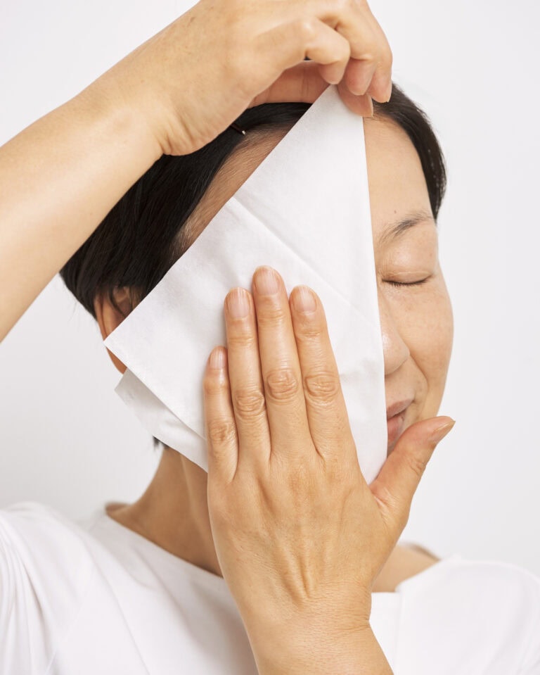 下地の後、ティッシュオフ。まずは広い面から-2