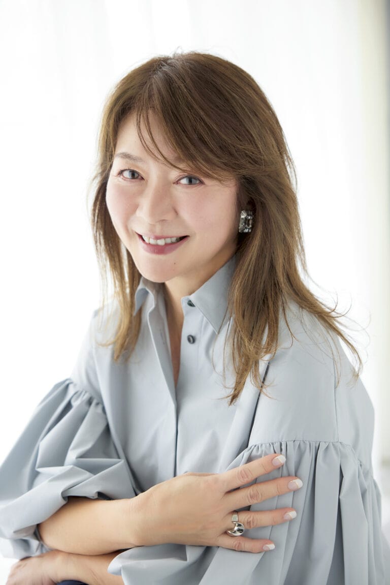【第5位】【60代に似合う髪型】抜け感たっぷりで今っぽい！“ミディアムヘア”のスタイリングをプロが伝授！