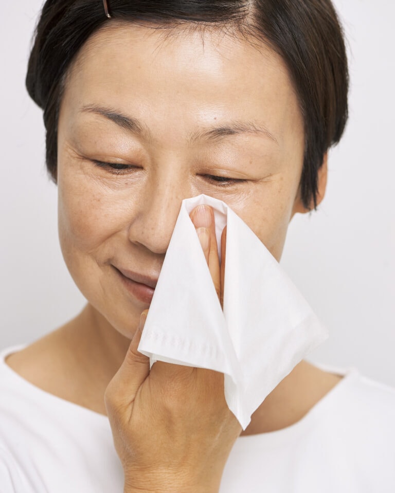 皮脂分泌の多い部分を細かく押さえる-1