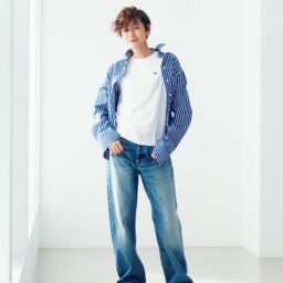 オーセンティックなＴシャツとデニム