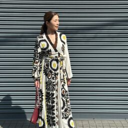 ワンピース：ZARA バッグ：Loewe シューズ：Stellamccartny