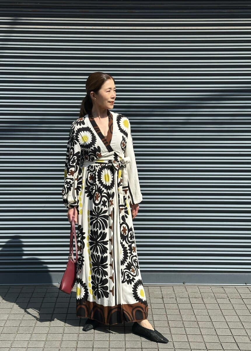 ワンピース：ZARA バッグ：Loewe シューズ：Stellamccartny