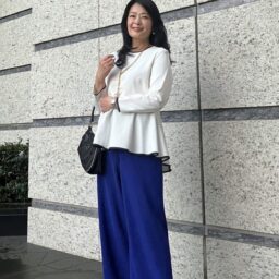 きれい色を大人が取り入れるならボトムスが正解！ 「ドゥクラッセ」のカラーパンツを使った上品コーデ