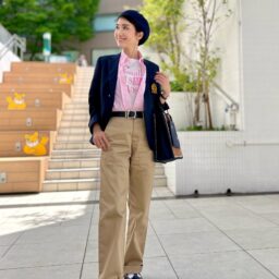 ベレー帽：⑥と同じ、紺ブレ：BLUE BLUE、ロゴTシャツ：SHIPS、ボタンダウン半袖シャツ：BEAMS BOY、ベルト：④と同じ、かごバッグ：eb.a.gos、シューズ：⑥と同じ