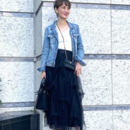 大人カジュアルのお手本！「フラーネ」のチュールスカート ×「ZARA」のデニムジャケットで抜け感のある着こなしに！
