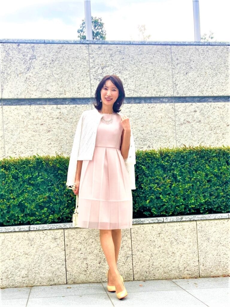 「アナイ」のきれい色ワンピースで華やかに！高身長を生かした美シルエットコーデ