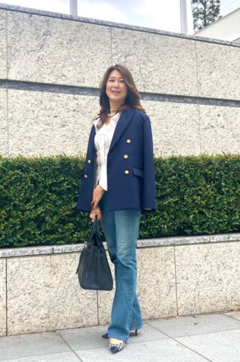 【60代お手本スナップ】60代がデニムを品よく着こなすには？フリルやパールでエレガントさをプラスした大人の品格コーデ