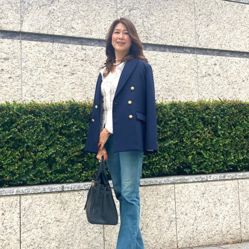 【60代お手本スナップ】60代がデニムを品よく着こなすには？フリルやパールでエレガントさをプラスした大人の品格コーデ