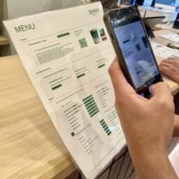 日本茶専門店「SHIKI」でパーソナライズラテを注文