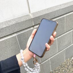 『素敵なあの人』2025年7月号　バロックパール調チェーンアクセサリーをスマホストラップに