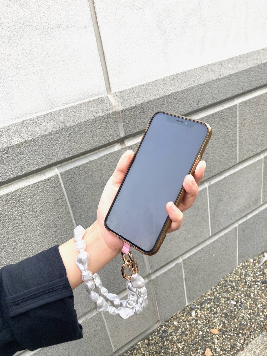 『素敵なあの人』2025年7月号　バロックパール調チェーンアクセサリーをスマホストラップに